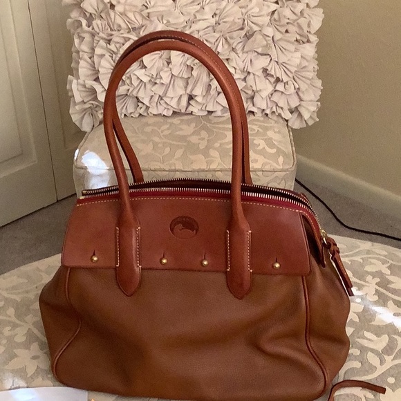 Dooney & Bourke Handbags - NWT Dooney & Bourke Wilson Saddle Bag ❤️❤️